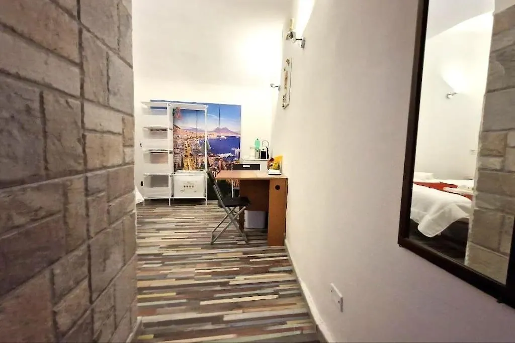 Apartment Sea Front - Welcoming Room In Mergellina Naples Italy