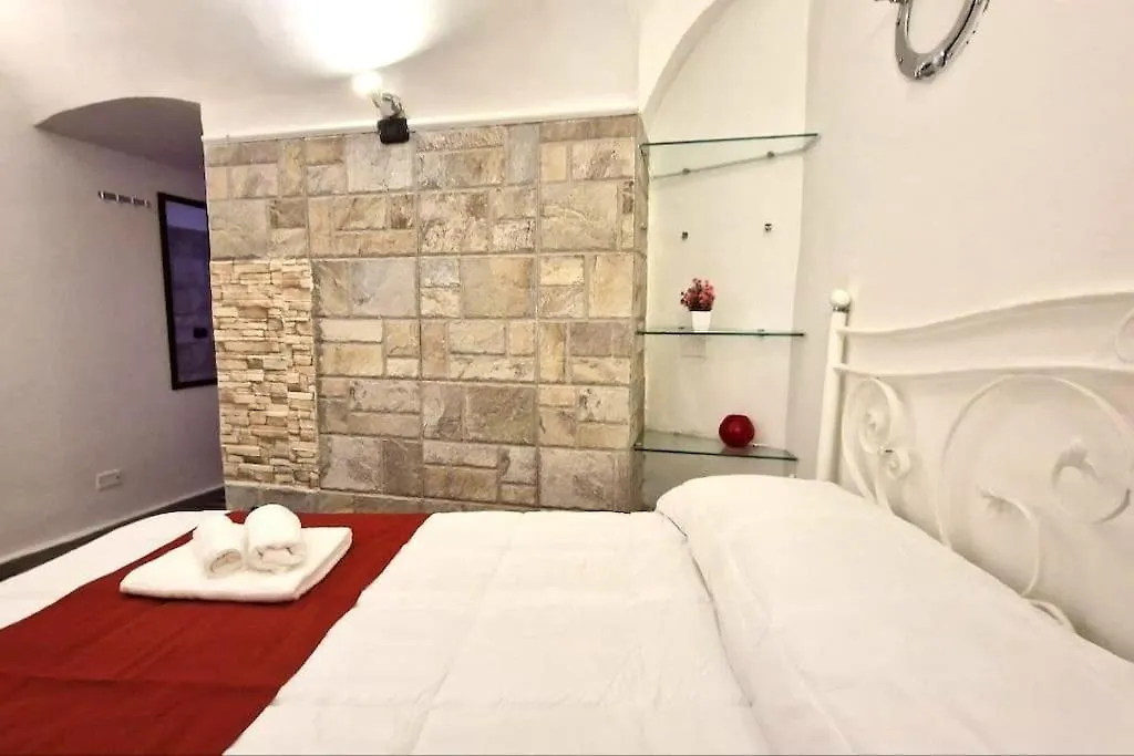 Sea Front - Welcoming Room In Mergellina Naples