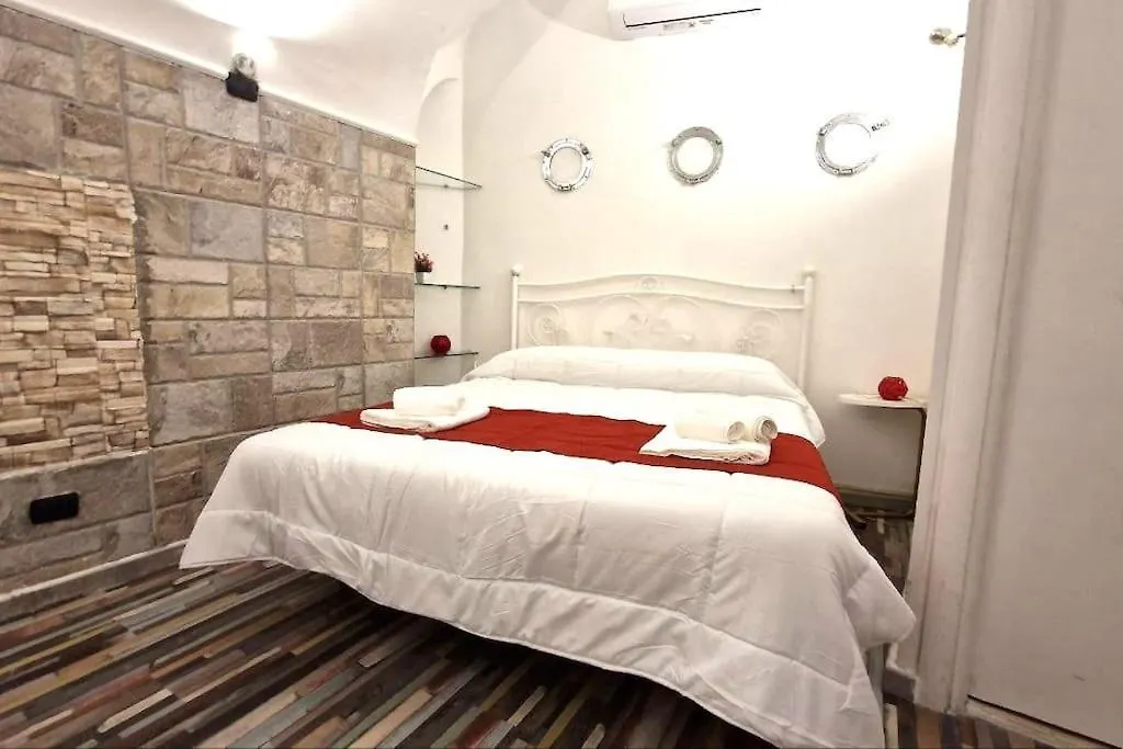 Sea Front - Welcoming Room In Mergellina Naples Apartment
