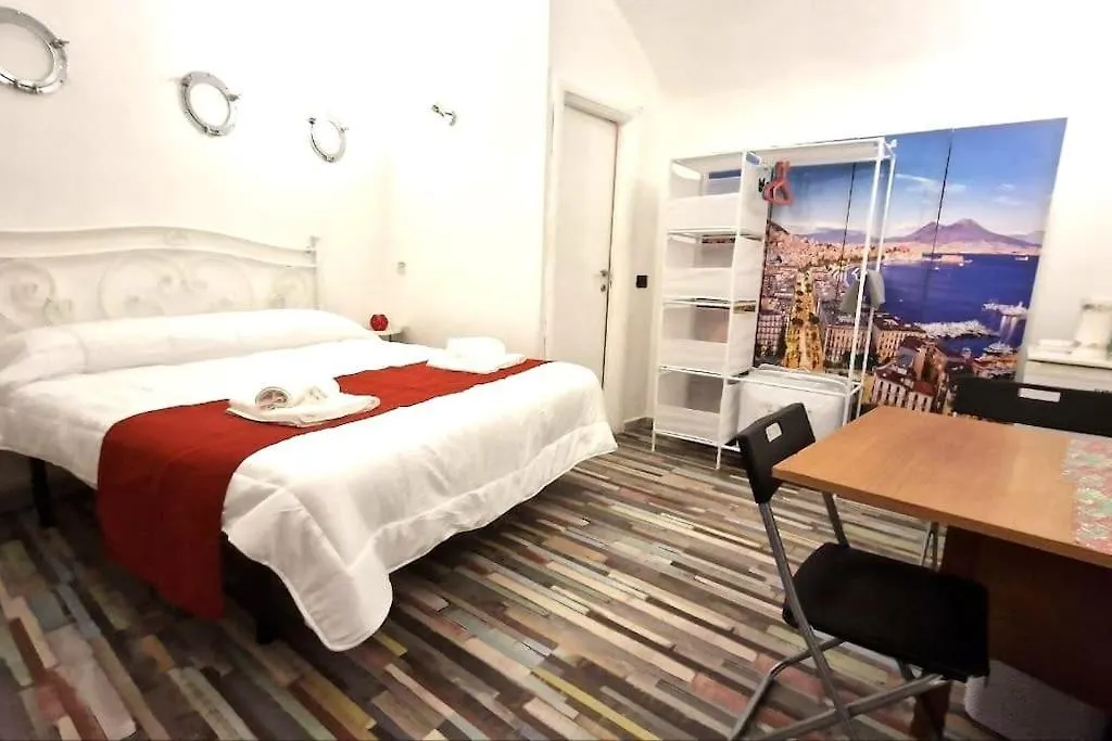 Sea Front - Welcoming Room In Mergellina Naples Italy
