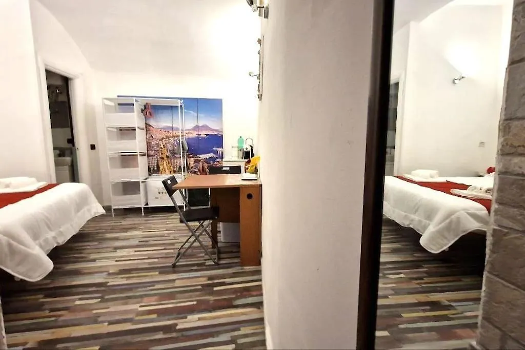 Sea Front - Welcoming Room In Mergellina Naples Apartment